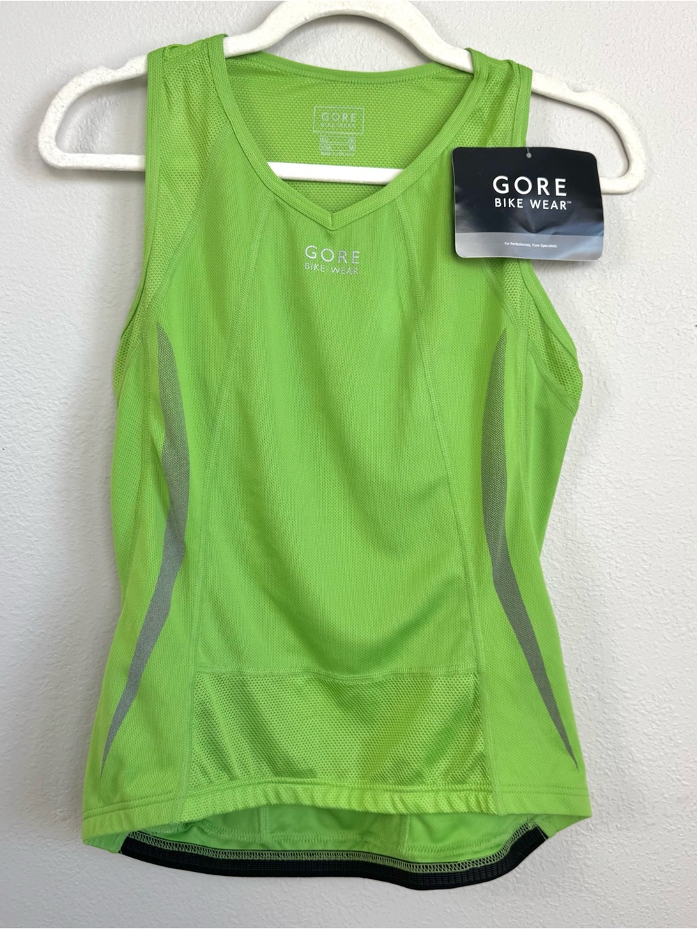 NWT Gore Bike Wear Running Xenon Singlet Jersey V-neck Mesh Vent panels Womens M